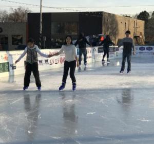 Skating together 